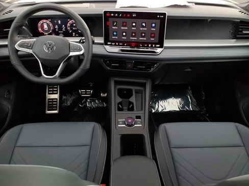 New 2026 Volkswagen Tiguan SE R-Line FWD image 12