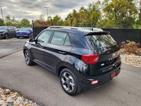 Certified 2024 Hyundai Venue SEL image 3