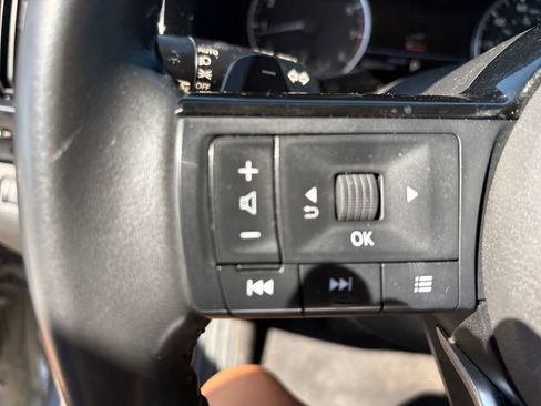 Used 2022 Nissan Pathfinder SV FWD image 22