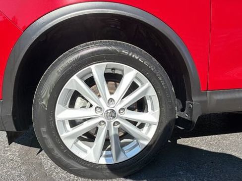 Used 2018 Nissan Rogue Sport SV w/ SV All-Weather Package AWD/4WD image 9