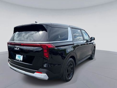 Used 2025 Kia Carnival FWD image 4