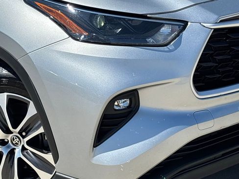 Used 2023 Toyota Highlander XLE image 8