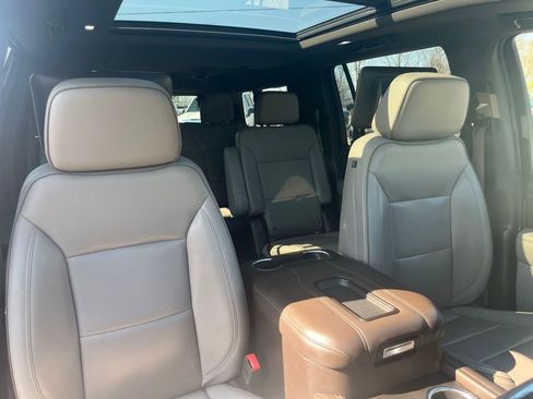 Used 2021 GMC Yukon XL SLT w/ Rear Media and Nav Package AWD/4WD image 41