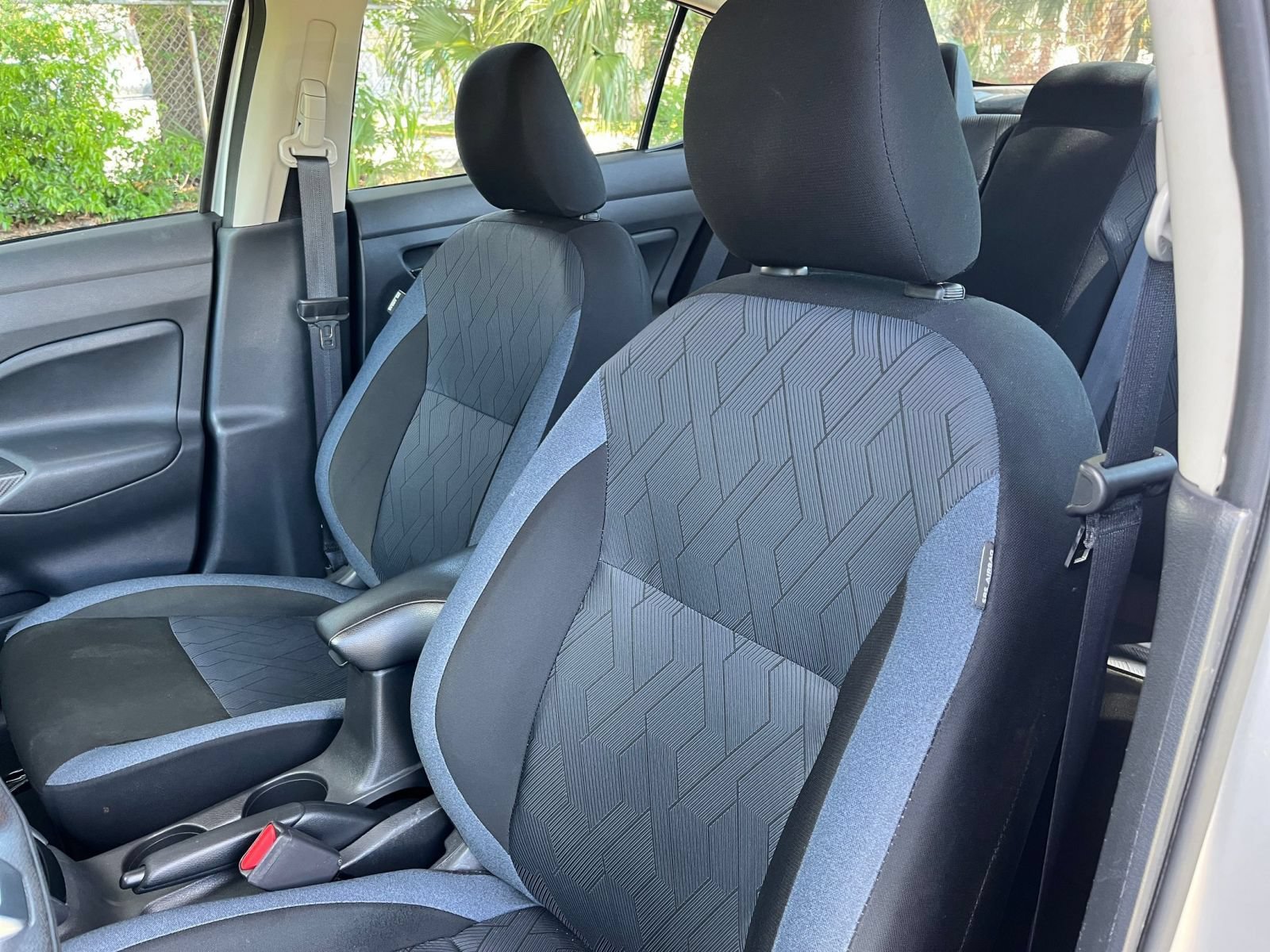 Used 2025 Nissan Versa SV FWD image 33