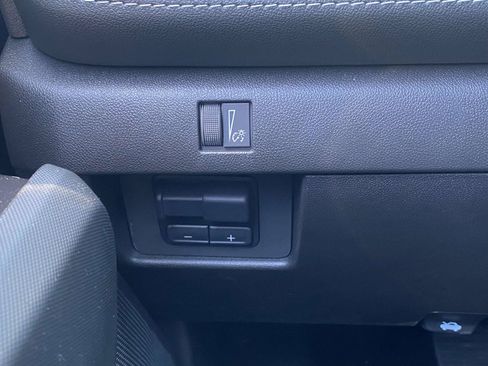 Used 2025 Chevrolet Colorado LT w/ LT Convenience Package AWD/4WD image 19