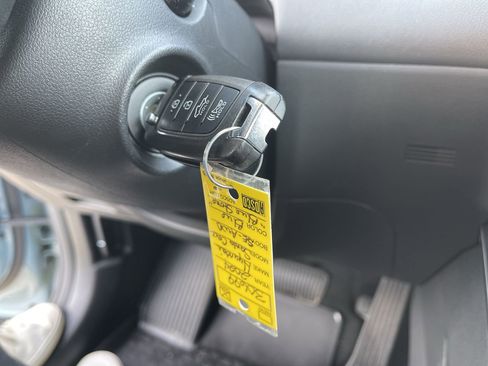 Used 2024 Hyundai Santa Cruz SE image 16