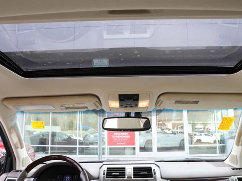 Used 2017 Lexus GX 460 Premium image 32