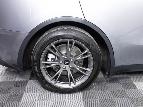 Used 2025 Tesla Model Y Long Range image 37