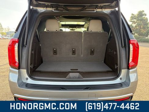 Used 2023 GMC Yukon SLT w/ SLT Premium Package image 18