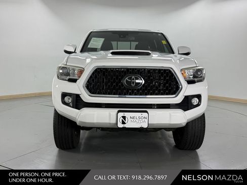 Used 2018 Toyota Tacoma TRD Sport w/ Technology Package AWD/4WD image 2