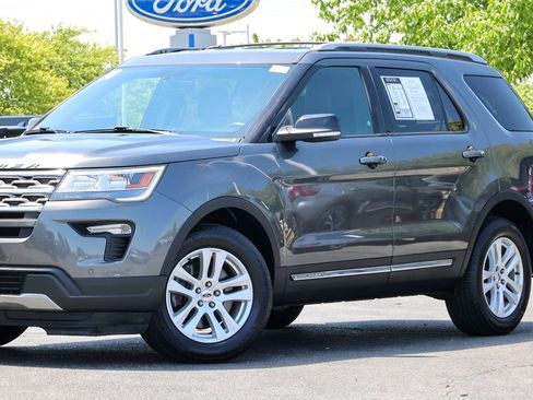 Used 2018 Ford Explorer XLT w/ Equipment Group 202A AWD/4WD image 4