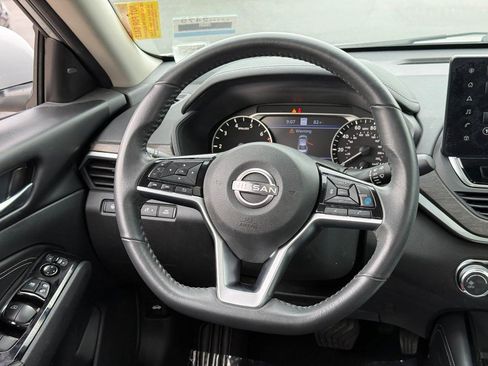 Used 2023 Nissan Altima 2.5 SV w/ SV Premium Package FWD image 15