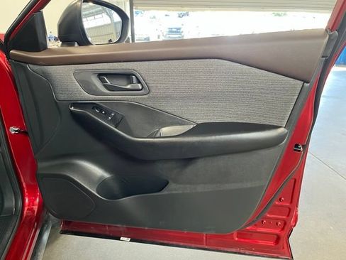 Used 2023 Nissan Rogue S AWD/4WD image 13