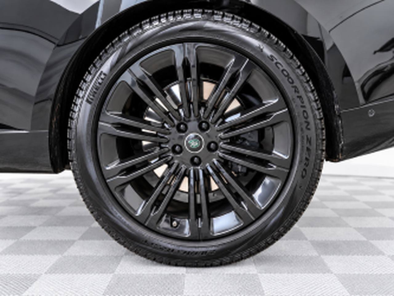 Used 2024 Land Rover Range Rover SE AWD/4WD image 9