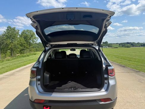 Used 2020 Jeep Compass Trailhawk AWD/4WD image 6