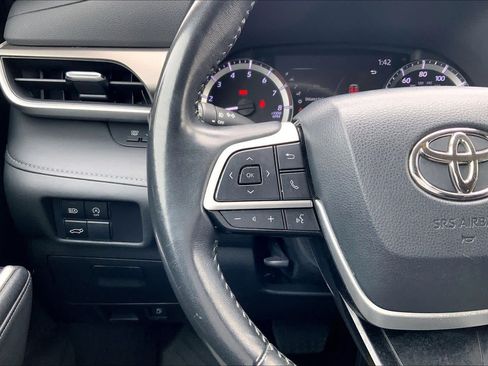 Used 2023 Toyota Highlander XLE FWD image 24