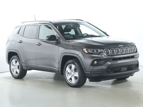 Used 2022 Jeep Compass Latitude image 9