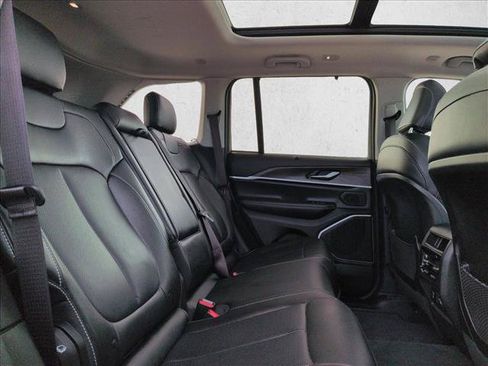 Used 2023 Jeep Grand Cherokee 4WD 4xe w/ Luxury Tech Group II image 22