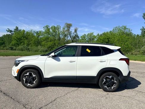 Used 2024 Kia Seltos EX AWD/4WD image 2
