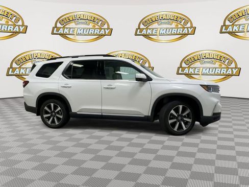 Used 2025 Honda Pilot Touring image 4