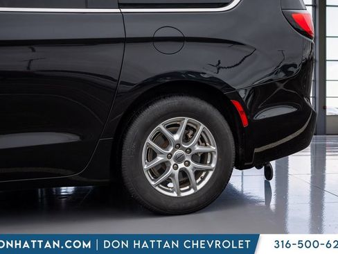 Used 2023 Chrysler Pacifica Touring-L FWD image 40