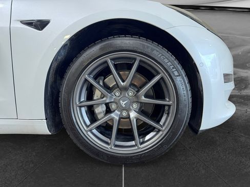 Used 2022 Tesla Model 3 Long Range AWD/4WD image 34