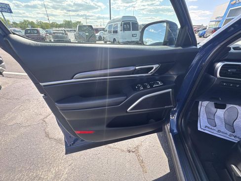Used 2025 Kia Telluride S AWD/4WD image 10