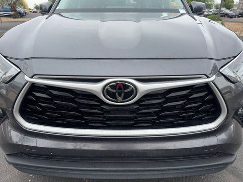 Certified 2024 Toyota Highlander XLE FWD image 23