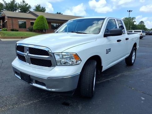 Used 2024 RAM 1500 Classic SLT AWD/4WD image 18