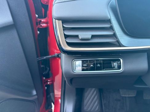 Used 2025 Buick Envision Avenir AWD/4WD image 11