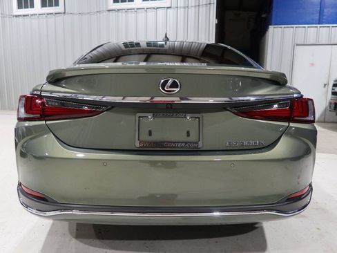 Used 2025 Lexus ES 300h w/ Premium Package FWD image 4