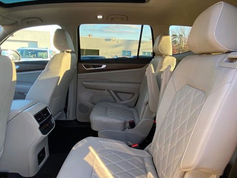 Used 2024 Volkswagen Atlas SEL Premium R-Line image 20