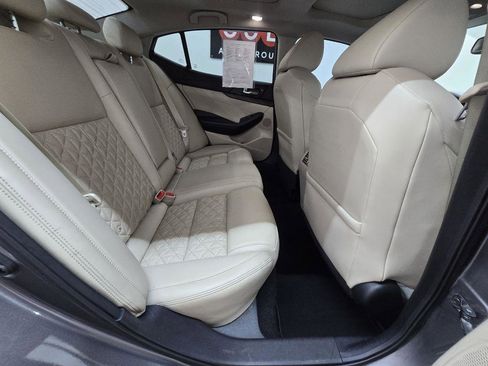 Used 2017 Nissan Maxima Platinum FWD image 19
