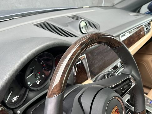 Certified 2026 Porsche Macan AWD/4WD image 18