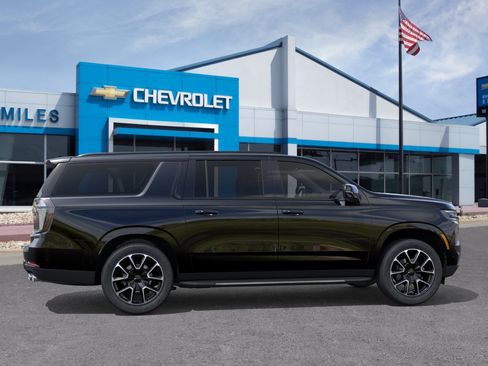 New 2026 Chevrolet Suburban RST w/ Comfort Package AWD/4WD image 5