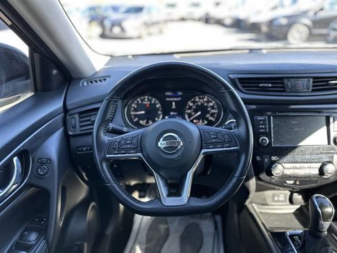 Used 2019 Nissan Rogue SV image 17