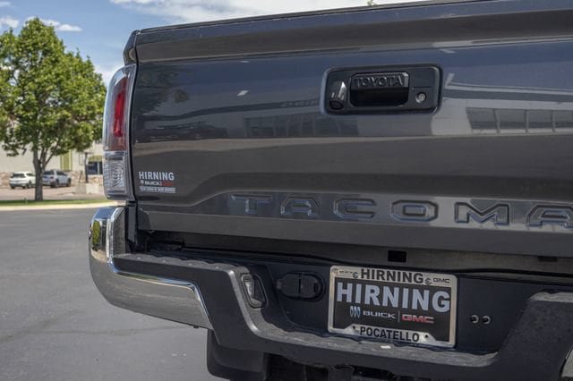 Used 2020 Toyota Tacoma TRD Off-Road AWD/4WD image 22