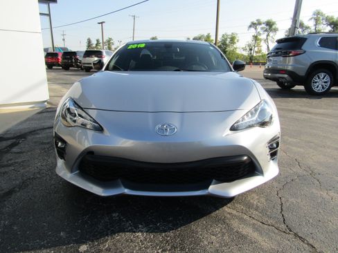 Used 2018 Toyota 86 image 2