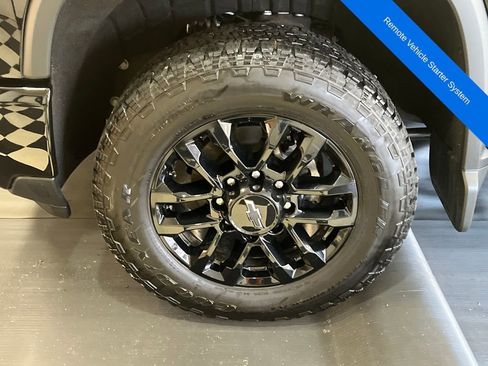 Used 2025 Chevrolet Silverado 2500 Custom w/ Custom Value Package image 12