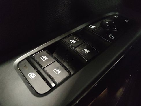 Used 2023 Nissan Pathfinder SV AWD/4WD image 27