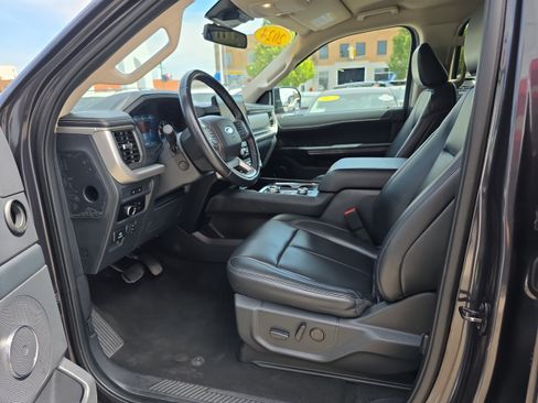 Used 2024 Ford Expedition XLT AWD/4WD image 2