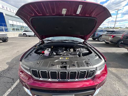 Used 2024 Jeep Grand Cherokee L Laredo w/ Luxury Tech Group I AWD/4WD image 3
