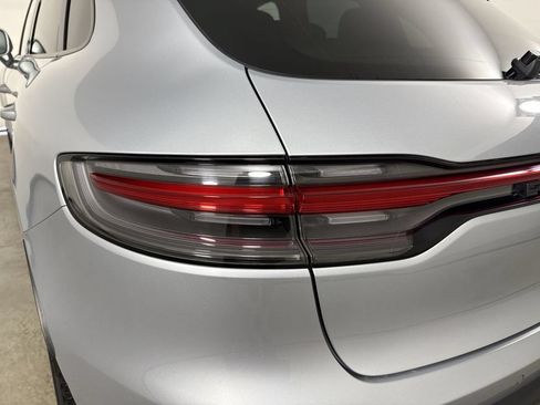 Certified 2024 Porsche Macan AWD/4WD image 18