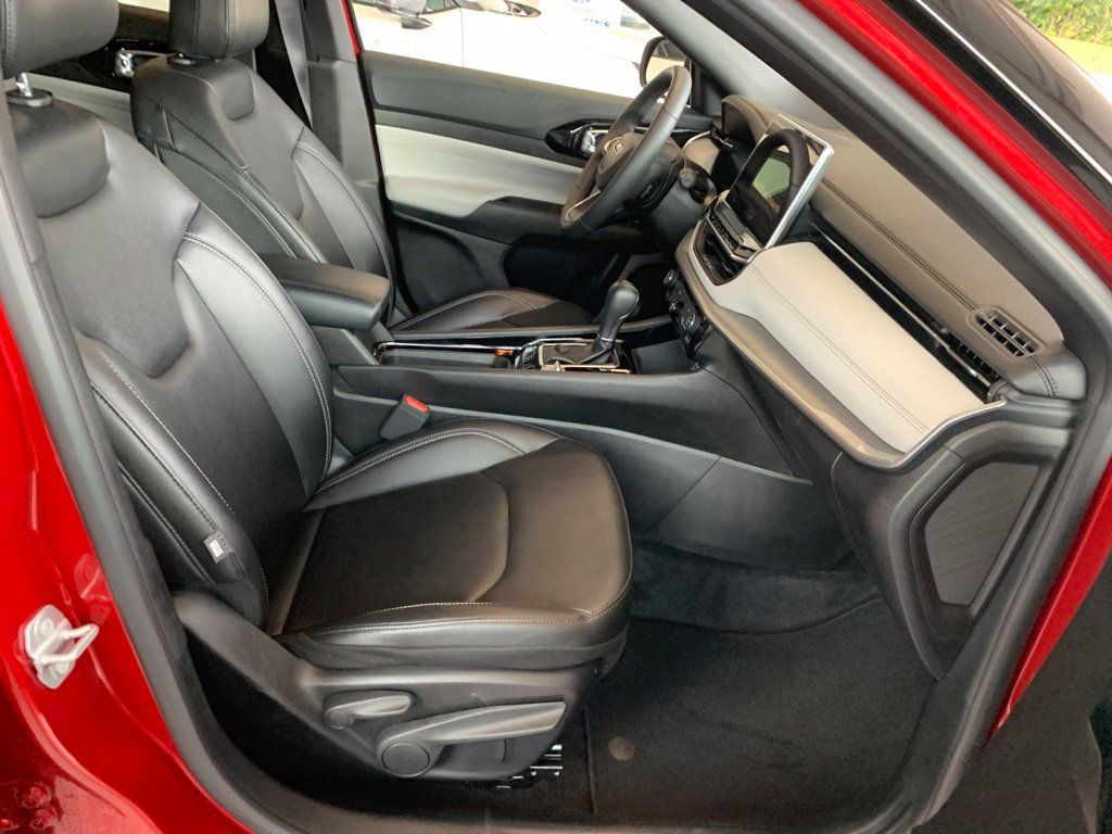 Used 2025 Jeep Compass Limited AWD/4WD image 19