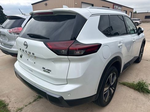 Used 2024 Nissan Rogue SL AWD/4WD image 4