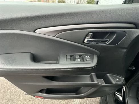 Used 2024 Honda Ridgeline Sport image 17