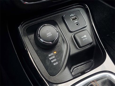 Used 2020 Jeep Compass Limited image 27