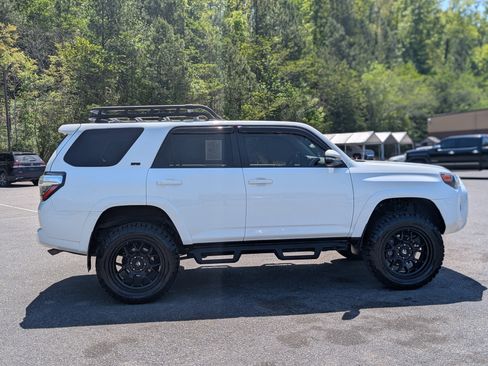 Used 2020 Toyota 4Runner SR5 Premium w/ Moonroof Package image 10