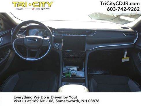 New 2025 Jeep Grand Cherokee L Altitude image 12