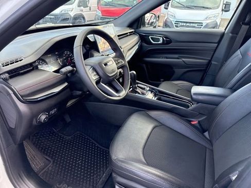 Used 2024 Jeep Compass Trailhawk image 22